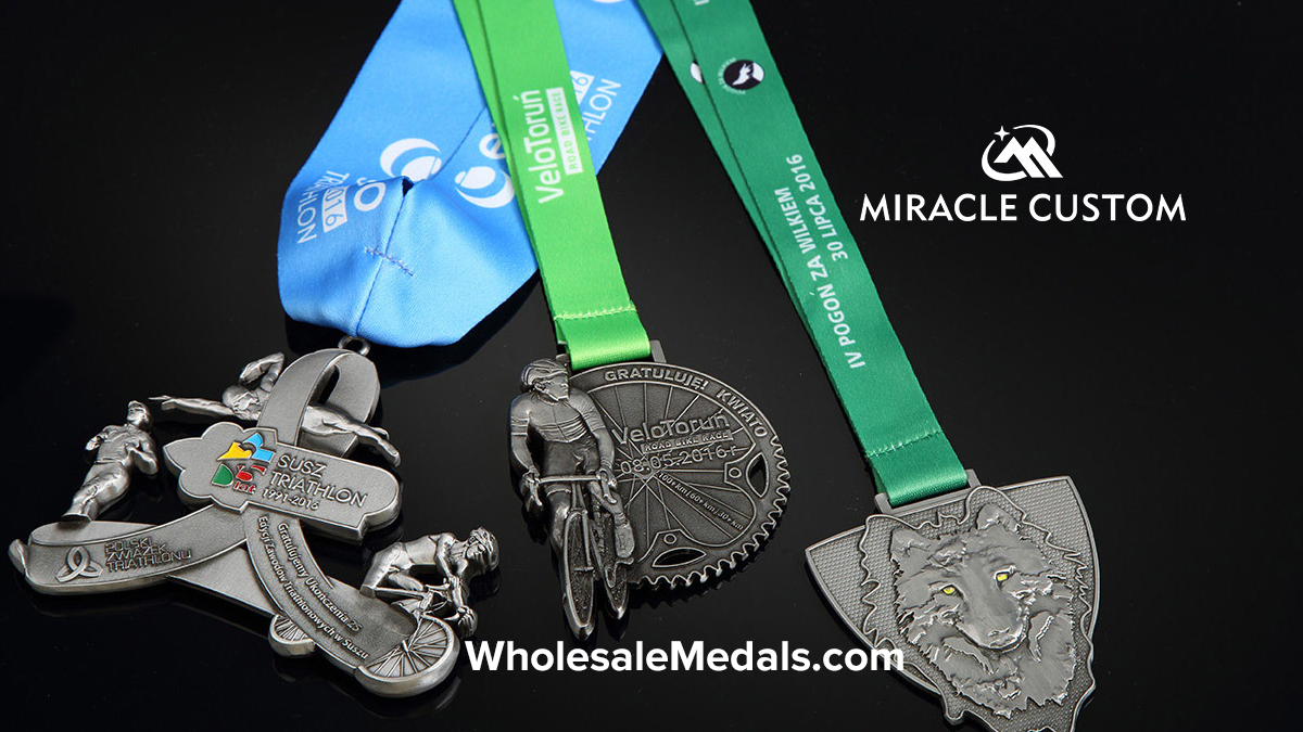 Custom corporate awards medals and recognition products